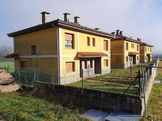 Terreny residencial a Ruesga. Suelo con 6 chales en construcción en ruesga, cantabria