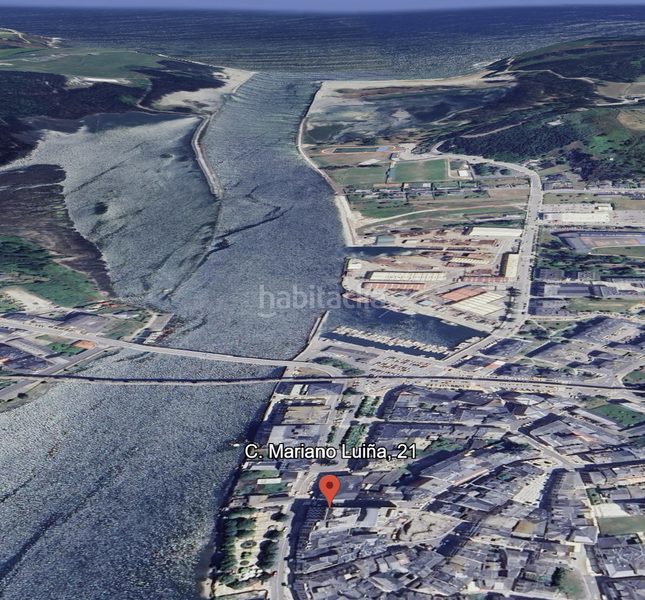 Foto 571dc1bf-1005-47ed-84d2-2cd1d5362e0c. Terreno residencial edificio en obra parada en Navia