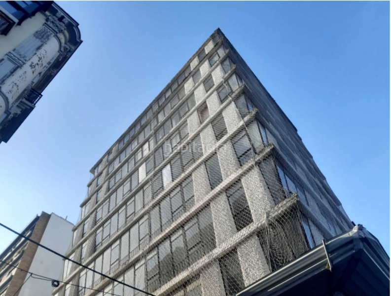 Foto 8b541ed6-8fc3-44e8-8cad-4cf3a0447c53. Terreno residencial edificio en obra parada en Navia