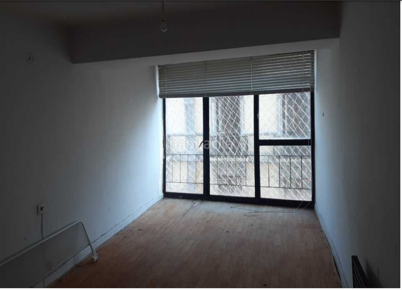 Foto d596b50b-1836-4539-b7ed-95b14e676fd1. Terreno residencial edificio en obra parada en Navia