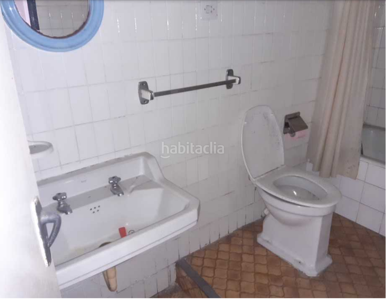 Foto e54a963c-2a15-4fdd-be03-e044439fef9d. Terreno residencial edificio en obra parada en Navia