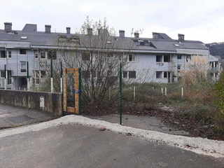 Terreny residencial a Castañeda. Solar con obra en curso en castañeda, cantabria