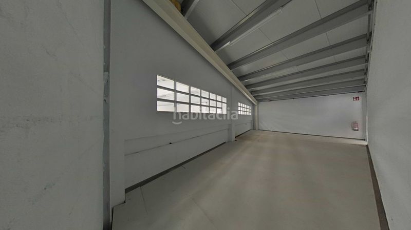 Foto 2774dea1-11e5-4e4e-92ed-682dfe3a25d0. Nau industrial a Deba