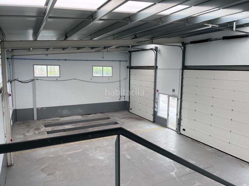 Foto 53ea2adc-f146-41b1-b44b-39d827a4af9e. Nau industrial a Deba