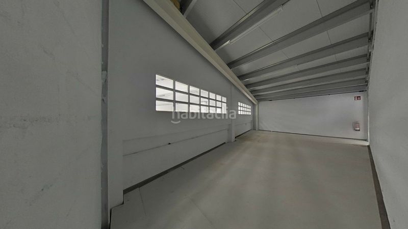 Foto 5a5c3f5a-b4dd-4686-9464-caa512555873. Nau industrial a Deba