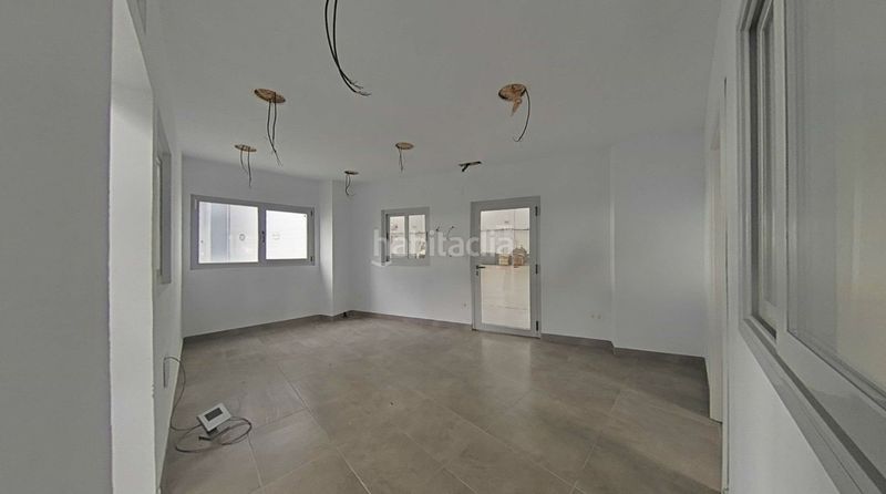 Foto bdd7dfcb-433f-43ab-984f-95dfc32ba5f0. Nau industrial a Deba