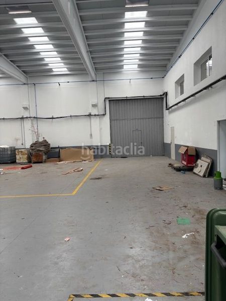 Foto c4cfcb39-f420-4684-b66b-a4d332ffb959. Nau industrial a Deba