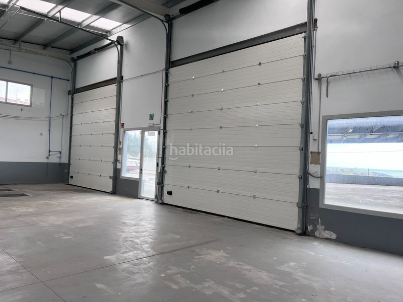 Foto e3962255-caf2-4d0c-bd1d-5c08547b8c83. Nau industrial a Deba