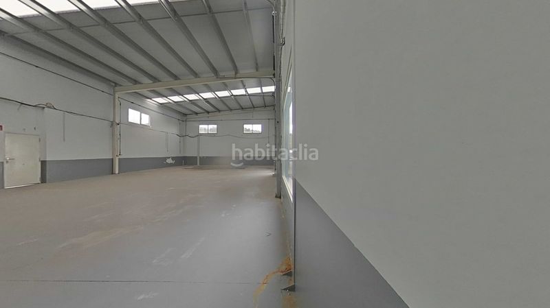 Foto ebf3a60a-8d3e-4e69-a94f-379627178983. Nau industrial a Deba