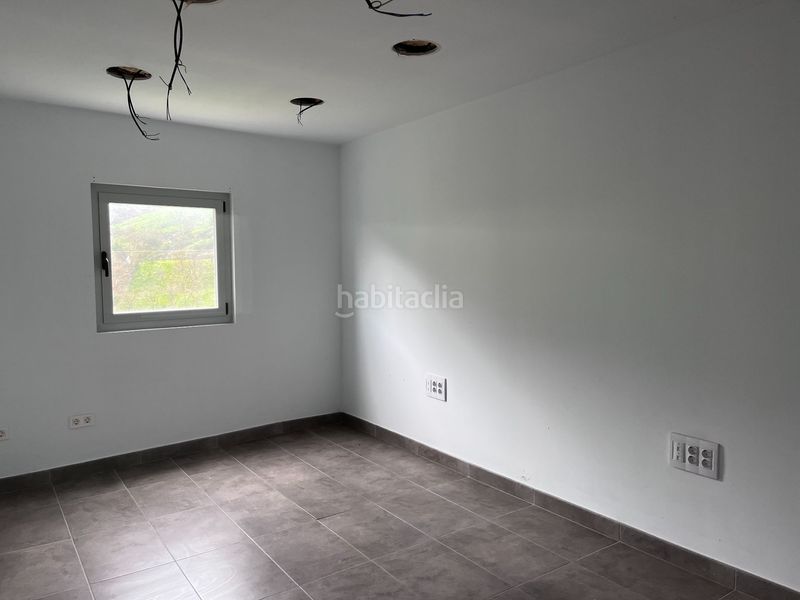 Foto f15f8016-7e2a-475d-87a0-b076ed09e7b8. Nau industrial a Deba