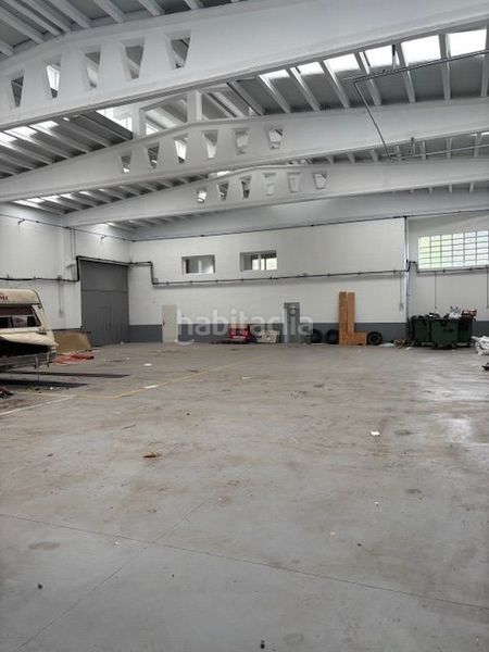 Foto f4551a7e-16ed-4f6a-997d-0f0db389bede. Nau industrial a Deba