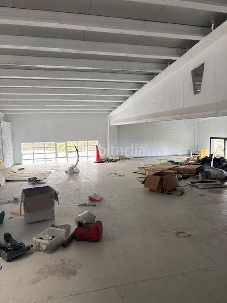 Foto f5cdb705-6724-4b4b-ac00-44dd3e8aa033. Nau industrial a Deba