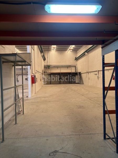 Foto adbbfd4d-58e7-4610-a66e-0e9cb9510fce. Location bâtiment à usage industriel dans Loiu