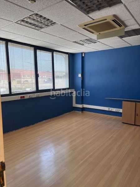Foto add67e0c-dee3-42d0-b0d4-0f2006b95900. Location bâtiment à usage industriel dans Loiu