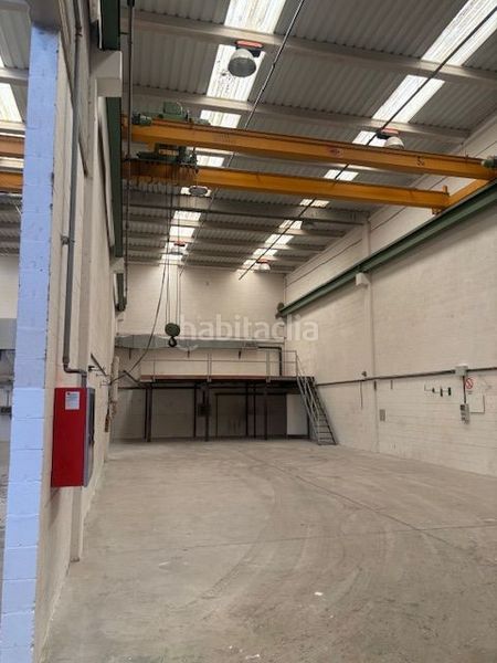 Foto c2e670e1-d0d5-4a45-b5a5-7bac770c89f4. Location bâtiment à usage industriel dans Loiu