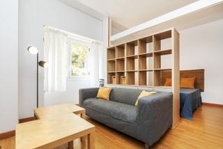 Rent Flat  Carrer dels comtes de bell-lloc 92. Piso cerca estacion de sants. ideal para una unica persona.