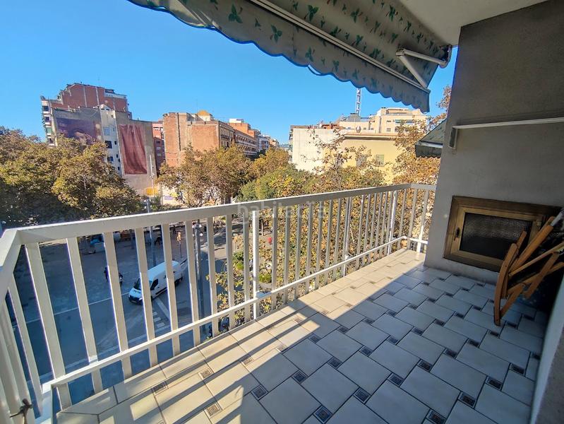 Foto daf37e00-eed4-48f8-b497-24b7936c6a86. Lloguer pis a avinguda del paral·lel 98 a Sant Antoni Barcelona