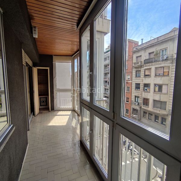 Foto b6422230-48e1-46ac-a63f-eb0dd4be22bc. Piso precioso piso, elegante y con solera. en Vila de Gràcia Barcelona