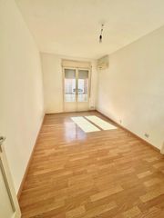 Lloguer Pis  Carrer de sant màrius 8. Piso 2 habitaciones. todo exterior con balcon.