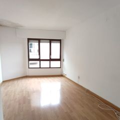Miete Etagenwohnung  Carrer del putxet 75. Piso todo exterior, muy alegre, con mucha luz natural.