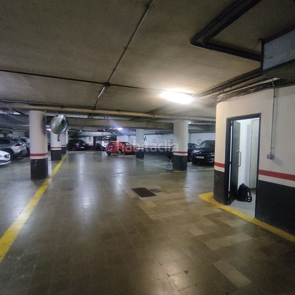 Foto bff28949-f630-4bd3-b411-489ae62247d2. Aparcament cotxe a carrer de ribes 31 a Fort Pienc Barcelona