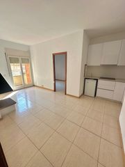 Alquiler Piso  Carrer de benet mercadé 21. Piso exterior con balcon en muy bona zona