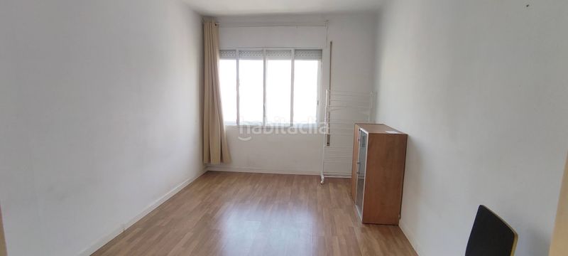 Foto 124bd05f-c111-41b9-92c3-13588bba41c3. Pis a Raval Barcelona
