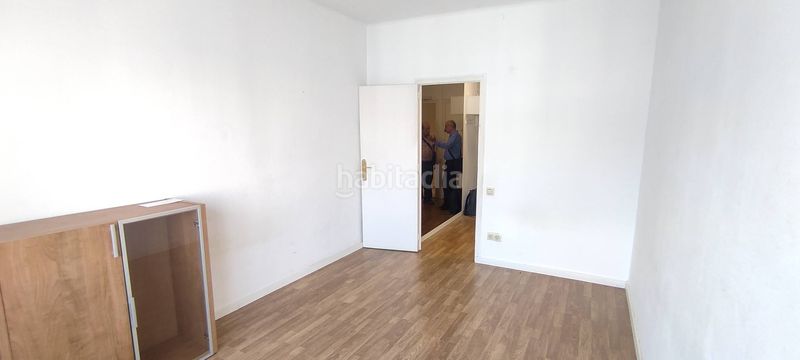 Foto b5372176-52d6-40bf-960d-a87735c39bde. Pis a Raval Barcelona