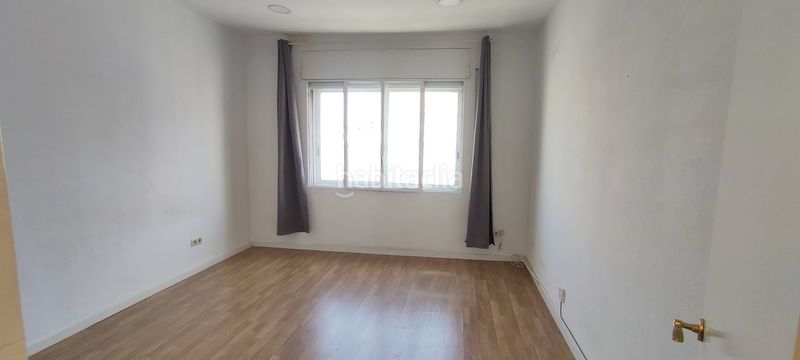Foto e77d74f3-b174-468d-b9af-8376cb35c62e. Pis a Raval Barcelona