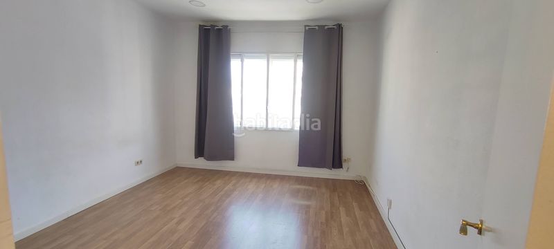 Foto e8411a40-ae9b-4432-afb9-707e4a79513c. Pis a Raval Barcelona