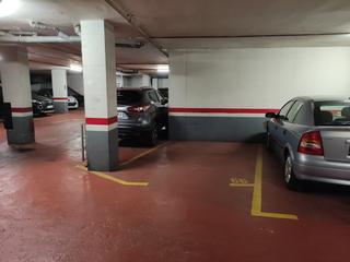 Location Parking voiture à Carrer de guipúscoa 35. Plaza de parquing idel para coche mediano