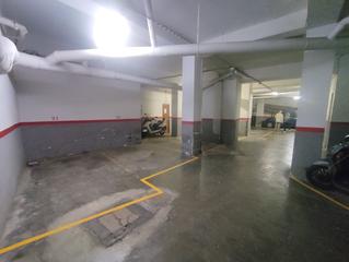 Aparcament cotxe a Carrer de gavà 71. Plaza doble, ideal para coche mediano y motos.