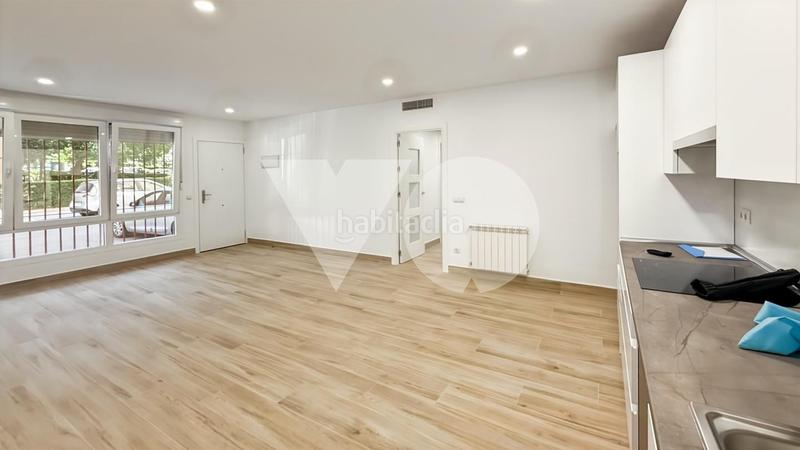 Foto d98de5a2-29ea-490d-b98b-90e471a02e5d. Planta baja piso en venta Canillas, hortaleza, en Madrid