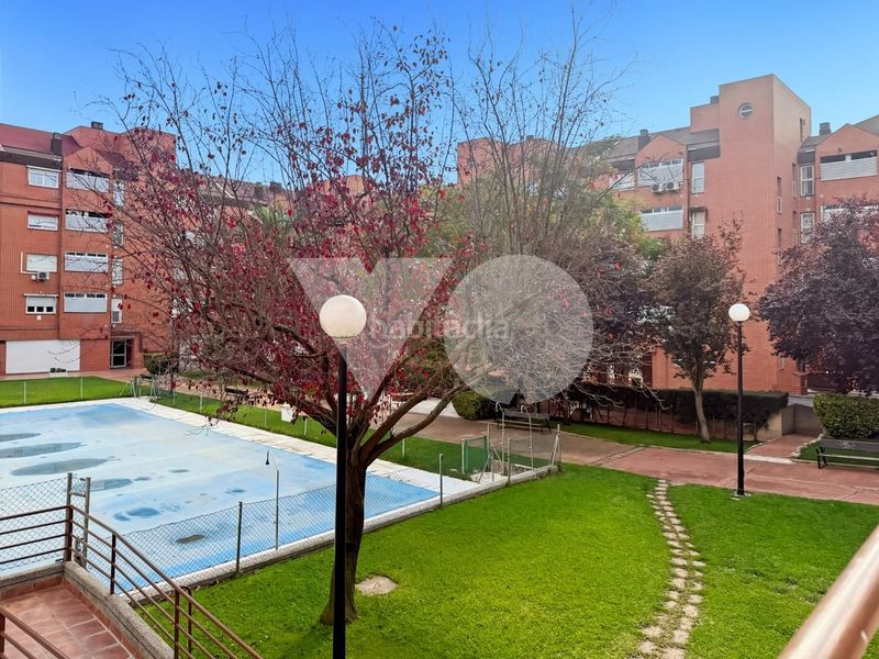 Foto 4e374829-7964-449d-a7b6-2353220a6d11. Pis amb calefacció aparcament piscina a Conde Orgaz - Piovera Madrid