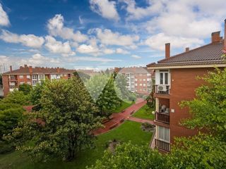 Etagenwohnung  De silvano. Piso en venta en conde orgaz, hortaleza, madrid