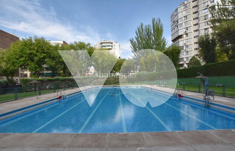 Foto b62456d6-80a5-427d-a4f9-f7354d895380. Pis amb calefacció aparcament piscina a Canillas Madrid