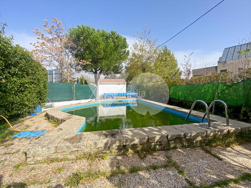 Foto baad1815-8b32-43ff-b7d6-d098123d3e5a. House with pool in Becerril de la Sierra