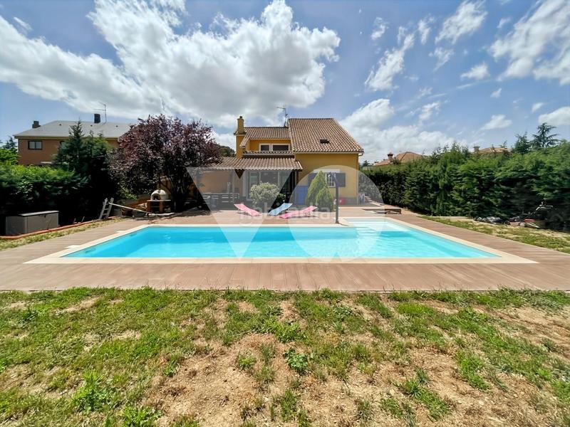 Foto a8d13987-8a0a-43b8-93e8-e53b1d6711ae. Casa chalet independiente en venta , madrid en Alpedrete