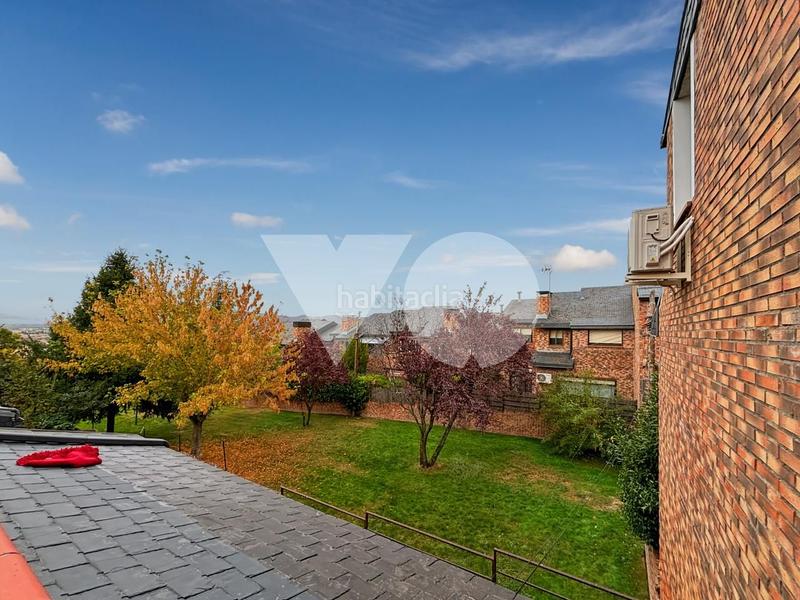 Foto 4cae9bbe-1c2a-41fa-abc4-f2f4936ef130. Maison jumelée avec chauffage piscine dans El Guijo-Colonia España Galapagar