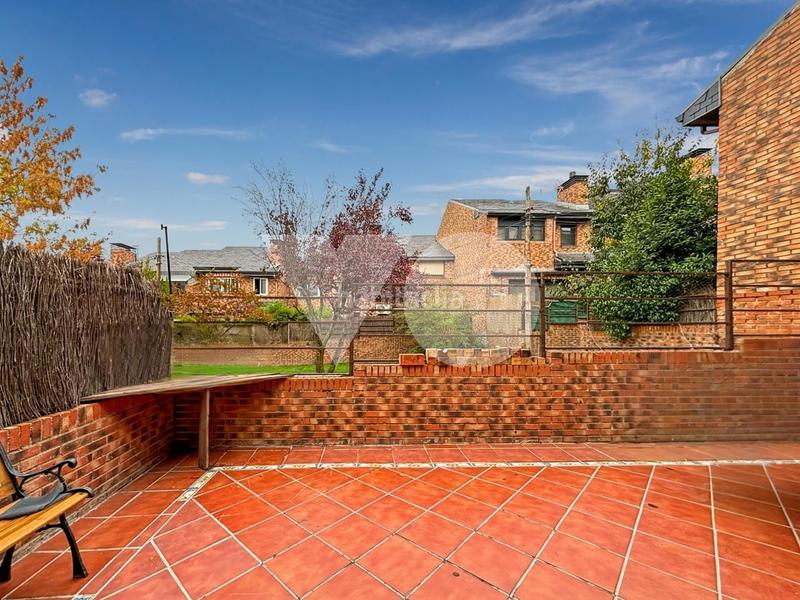 Foto 8d5ee851-83b8-48d9-a397-b28d111ce2a0. Maison jumelée avec chauffage piscine dans El Guijo-Colonia España Galapagar