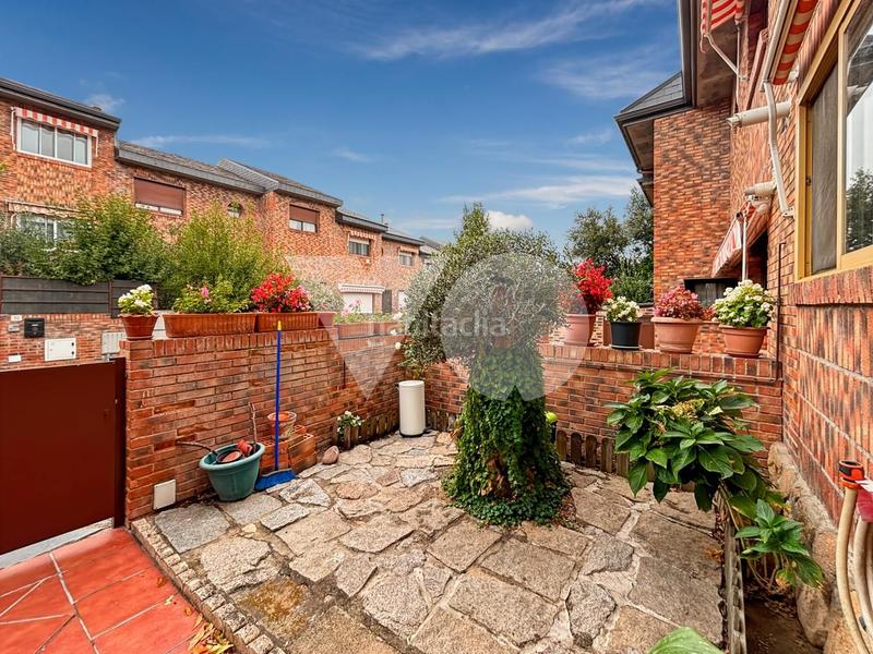 Foto b40bce9a-d54d-446b-ad53-93ff86919f23. Maison jumelée avec chauffage piscine dans El Guijo-Colonia España Galapagar