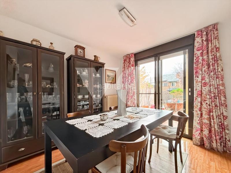 Foto e0aeaa88-ba7b-42c8-a41c-29bcf2c96875. Maison jumelée avec chauffage piscine dans El Guijo-Colonia España Galapagar