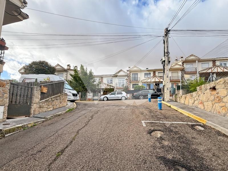 Foto 774ec1db-6a3d-475b-a82c-8ade7359a5c4. Maison avec chauffage parking piscine dans Guadalix de la Sierra