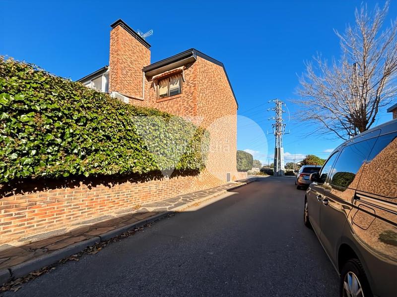 Foto 28cc7504-120c-4e65-807b-d8e09569eb2a. Haus mit heizung pool in El Guijo-Colonia España Galapagar