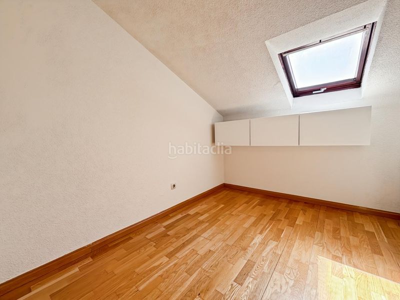 Foto 511899a9-373d-45a7-ac76-3af0b5d834d2. Duplex con riscaldamento parcheggio in Casa Amarilla Galapagar