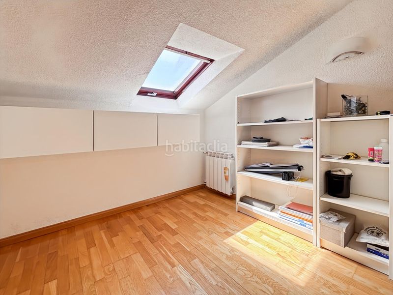 Foto 7ae704a9-bbe0-4bd4-a267-edb1e0a995fc. Duplex con riscaldamento parcheggio in Casa Amarilla Galapagar