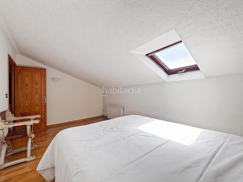 Foto f19496db-69b1-4287-b98b-20c608242706. Duplex con riscaldamento parcheggio in Casa Amarilla Galapagar