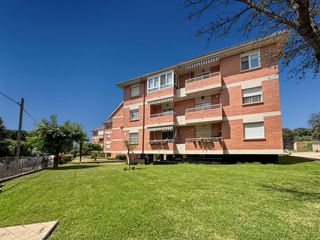 Flat in Navalquejigo-Los Arroyos. Piso en venta en urbanización privada  los arroyos  el escorial
