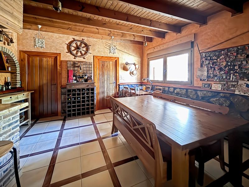 Foto 84928f3f-9ec2-484b-b60d-1338c9623976. Casa amb aparcament piscina a Las Zorreras-Monte Encinar Escorial (El)