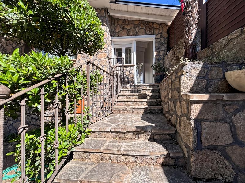 Foto b0fec66c-46ee-4627-bd6e-d09997916625. Casa amb aparcament piscina a Las Zorreras-Monte Encinar Escorial (El)